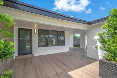 2840 SW 5th St, Fort Lauderdale: photo 1 of 41