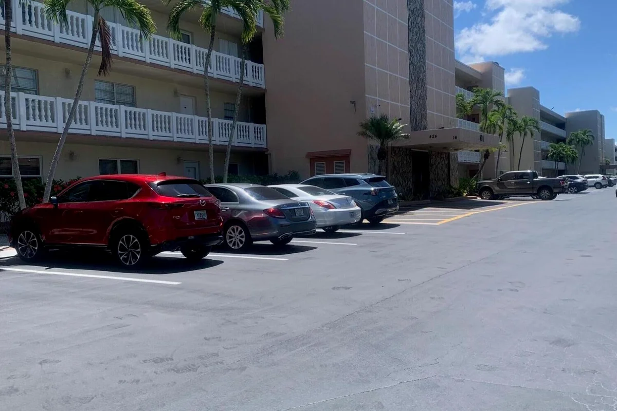 424 SE 10th St #104, Dania Beach: photo 1 of 15