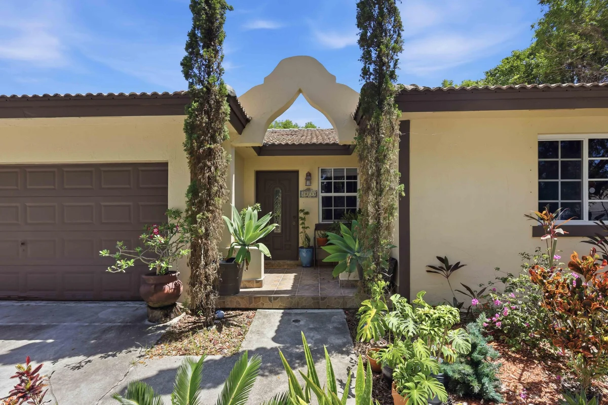 20233 SW 85th Ct, Cutler Bay: photo 1 of 34