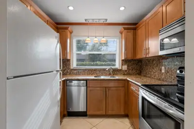 1106 NE 16th Ct #2, Fort Lauderdale: photo 1 of 36