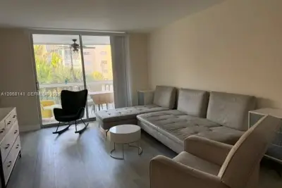 901 NE 14th Ave #305, Hallandale Beach: photo 1 of 13