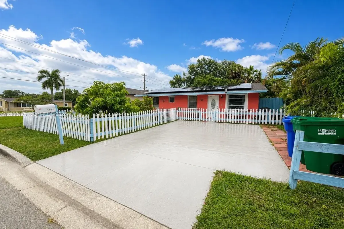 2745 NW 7th Ct, Fort Lauderdale: photo 1 of 22