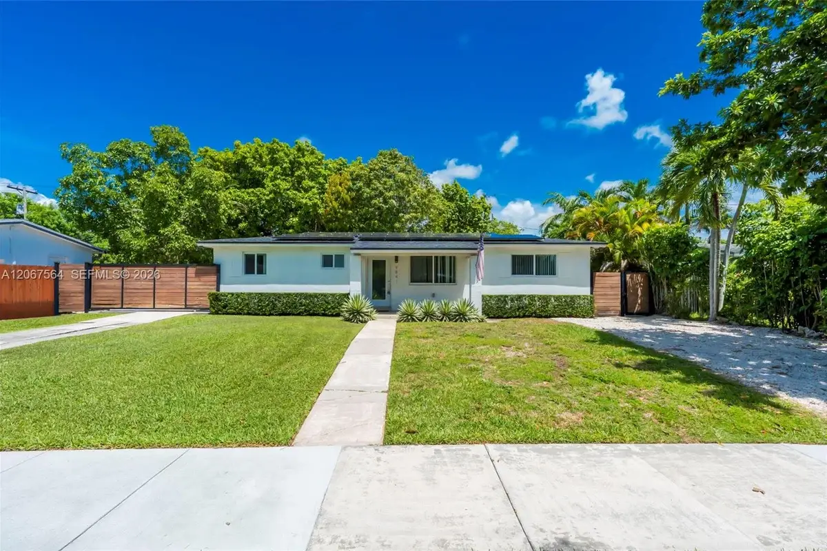 9841 Dominican Dr, Cutler Bay: photo 1 of 1