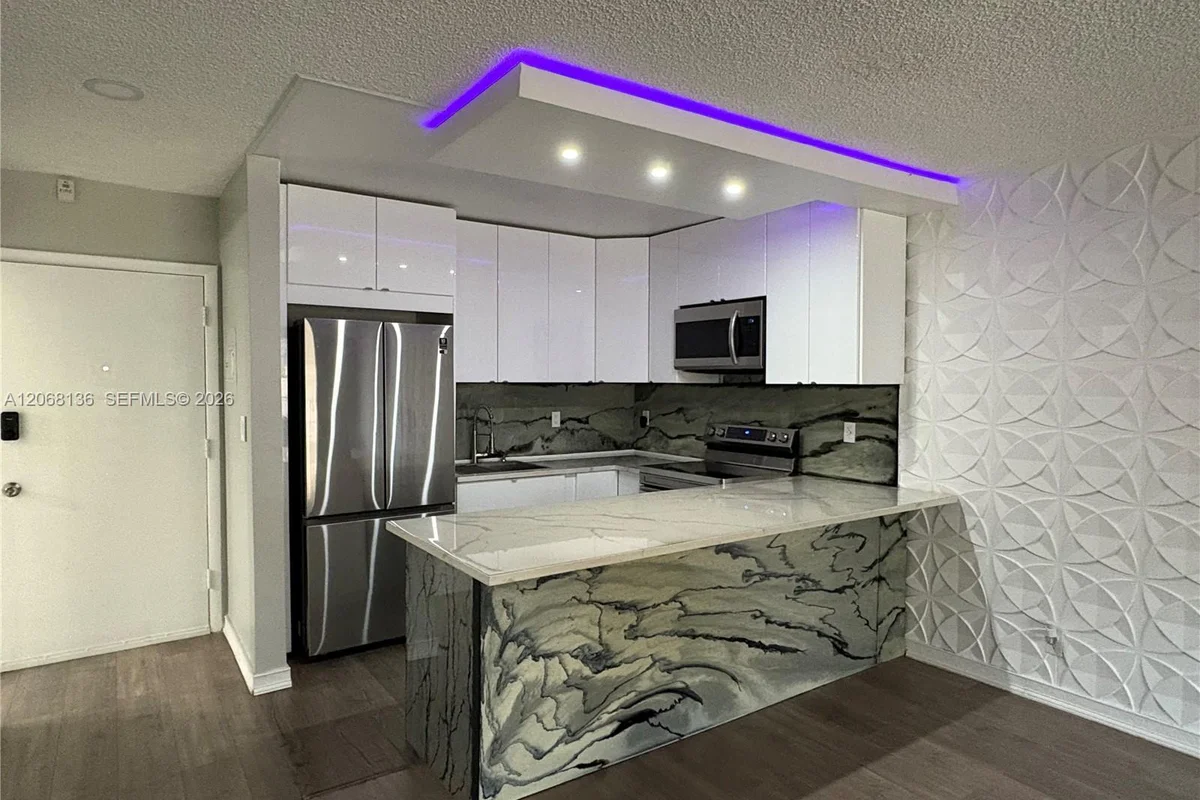 1520 Mckinley St #108E, Hollywood: photo 1 of 43