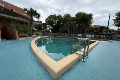 17650 NW 68th Ave #A2008, Hialeah: photo 1 of 25