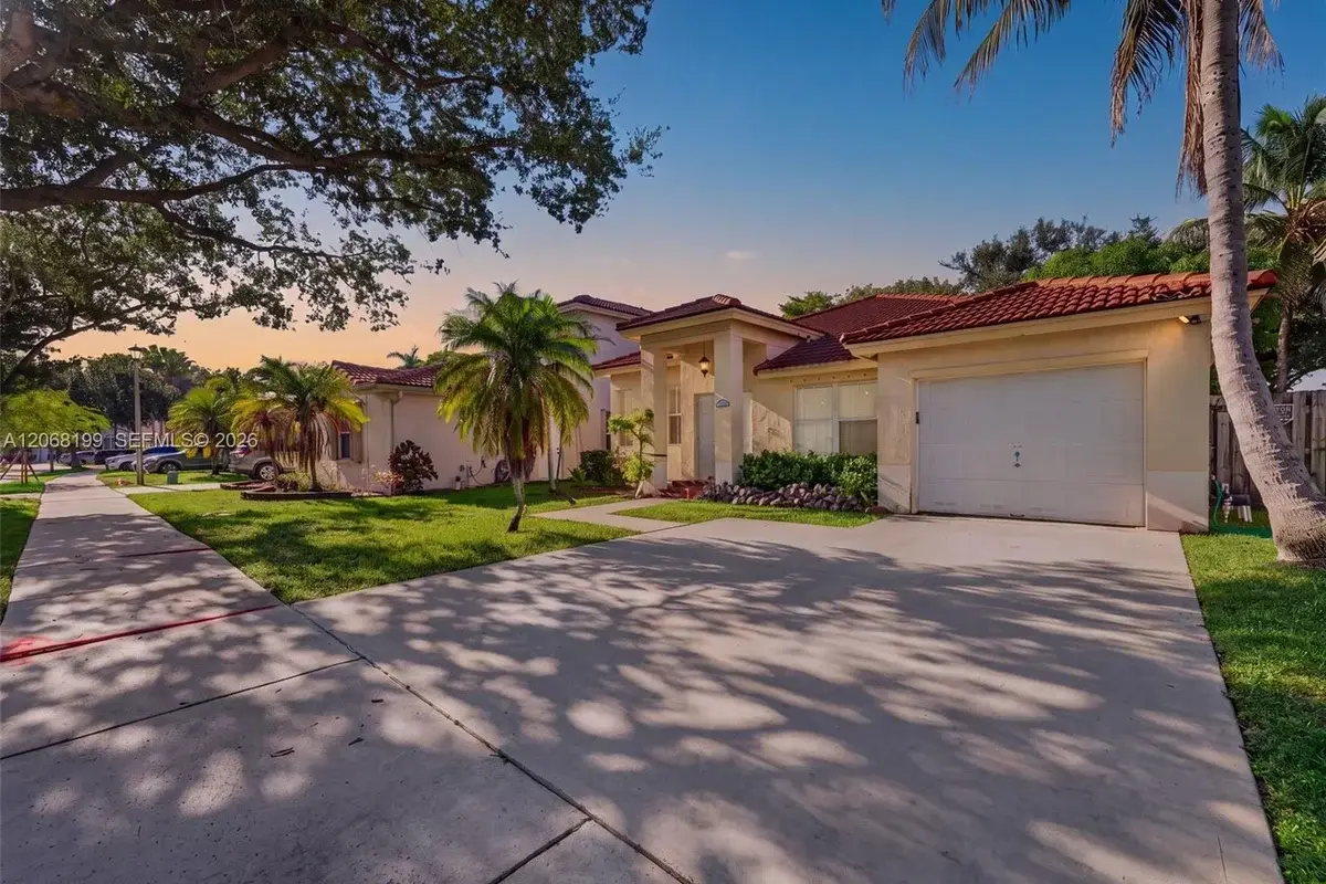 13976 S Cypress Cove Cir, Davie: photo 1 of 44