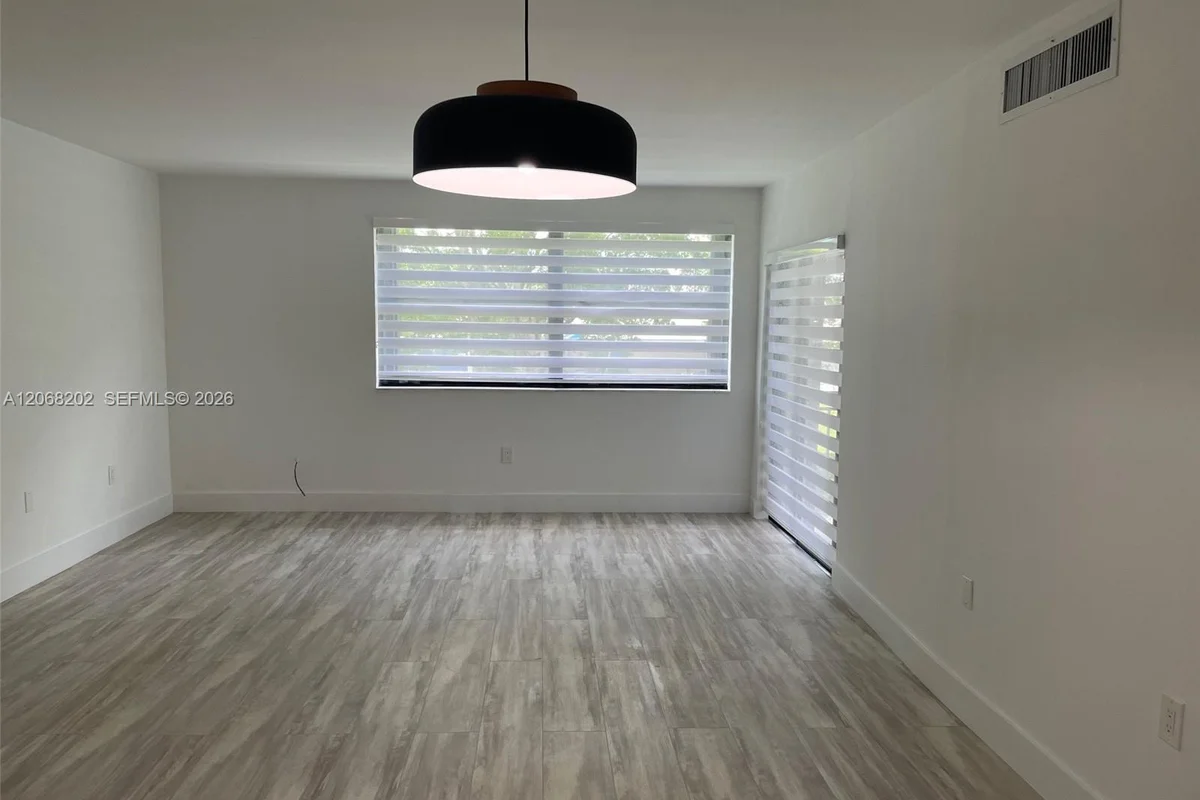460 W Park Dr #207, Miami: photo 1 of 19