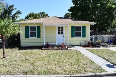 940 Bignonia Rd, West Palm Beach: photo 1 of 10