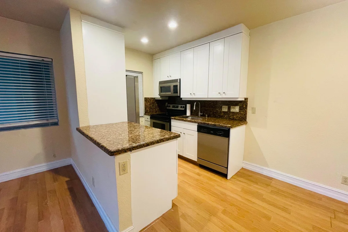 1423 Holly Heights Dr #7, Fort Lauderdale: photo 1 of 22