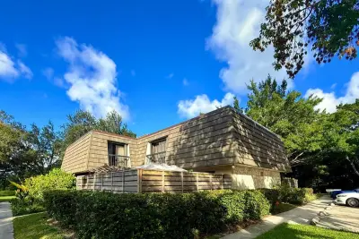 903 9th Ter, Palm Beach Gardens: photo 1 of 30