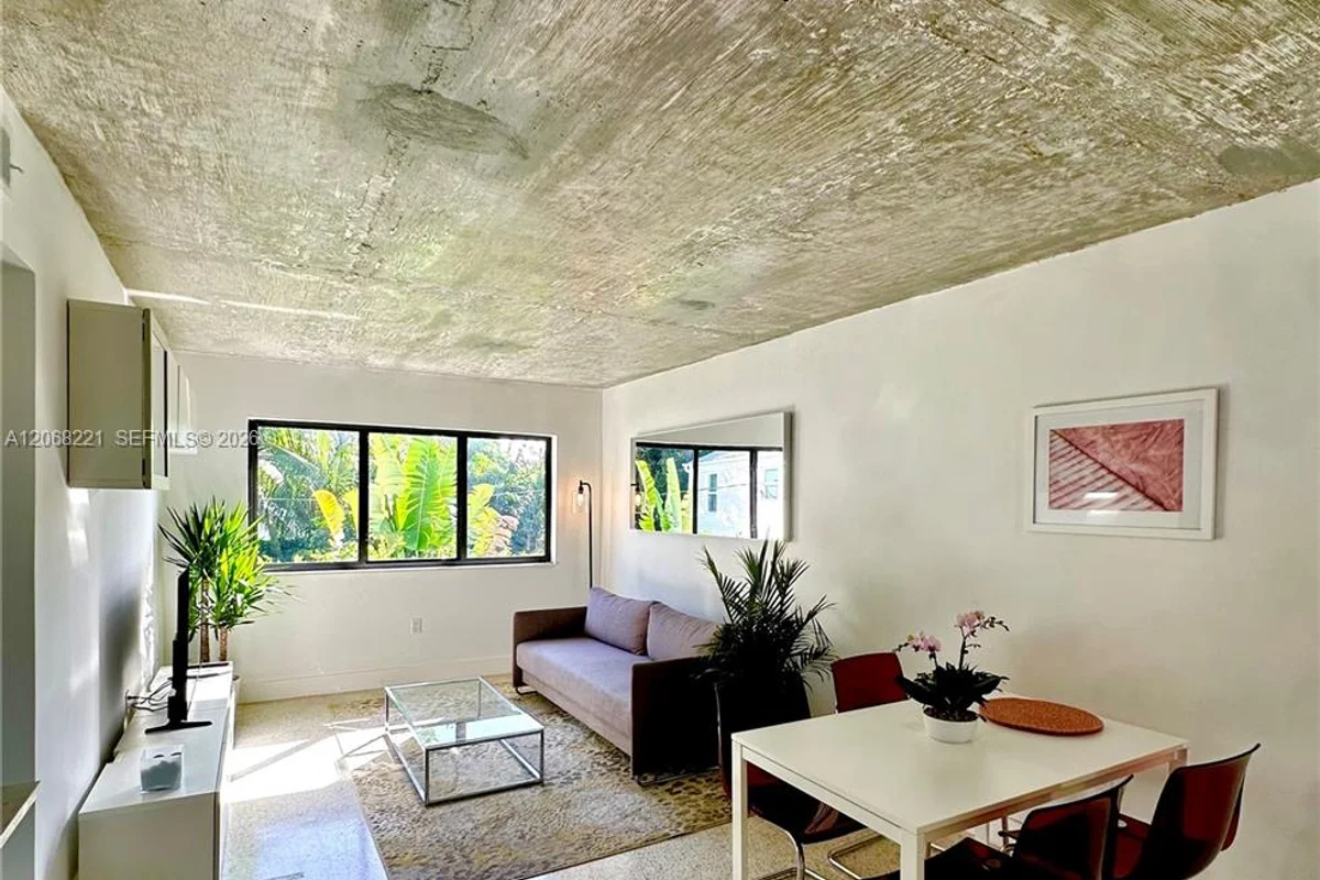 190 NW 69th St #6, Miami: photo 1 of 16