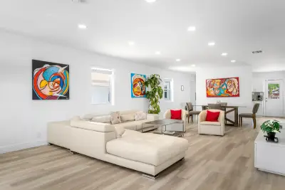 2709 Dewey St, Hollywood: photo 1 of 25