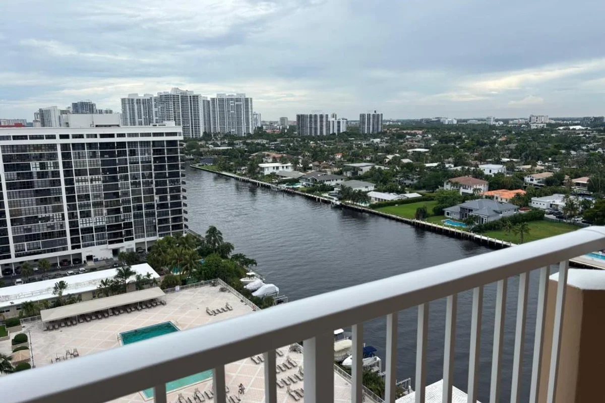 1965 S Ocean Dr #16P, Hallandale Beach: photo 1 of 7