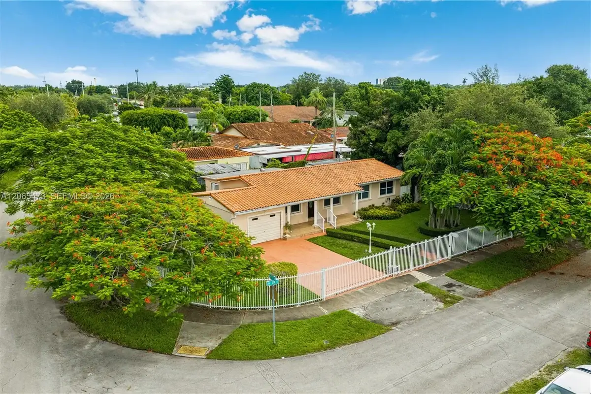 7135 SW 19th St, Miami: photo 1 of 29