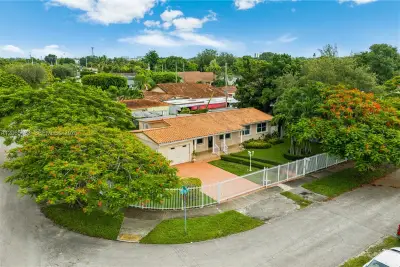 7135 SW 19th St, Miami: photo 1 of 29