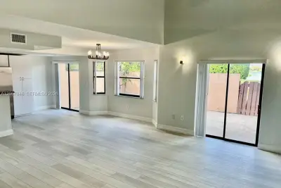 900 SW 113th Ter, Pembroke Pines: photo 1 of 36