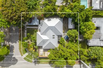 6140 SW 45th St, Miami: photo 1 of 4