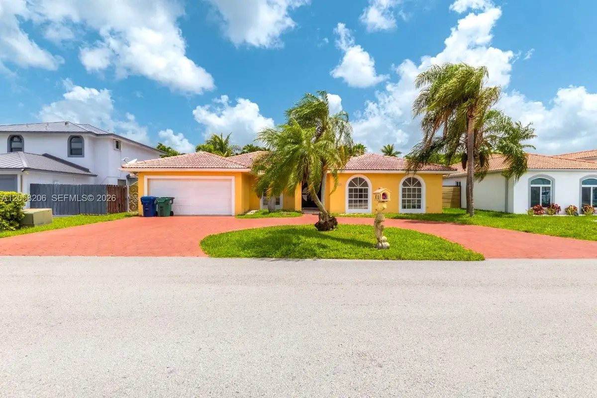 15233 SW 141st St, Miami: photo 1 of 31