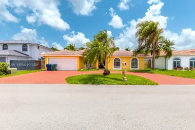 15233 SW 141st St, Miami: photo 1 of 31