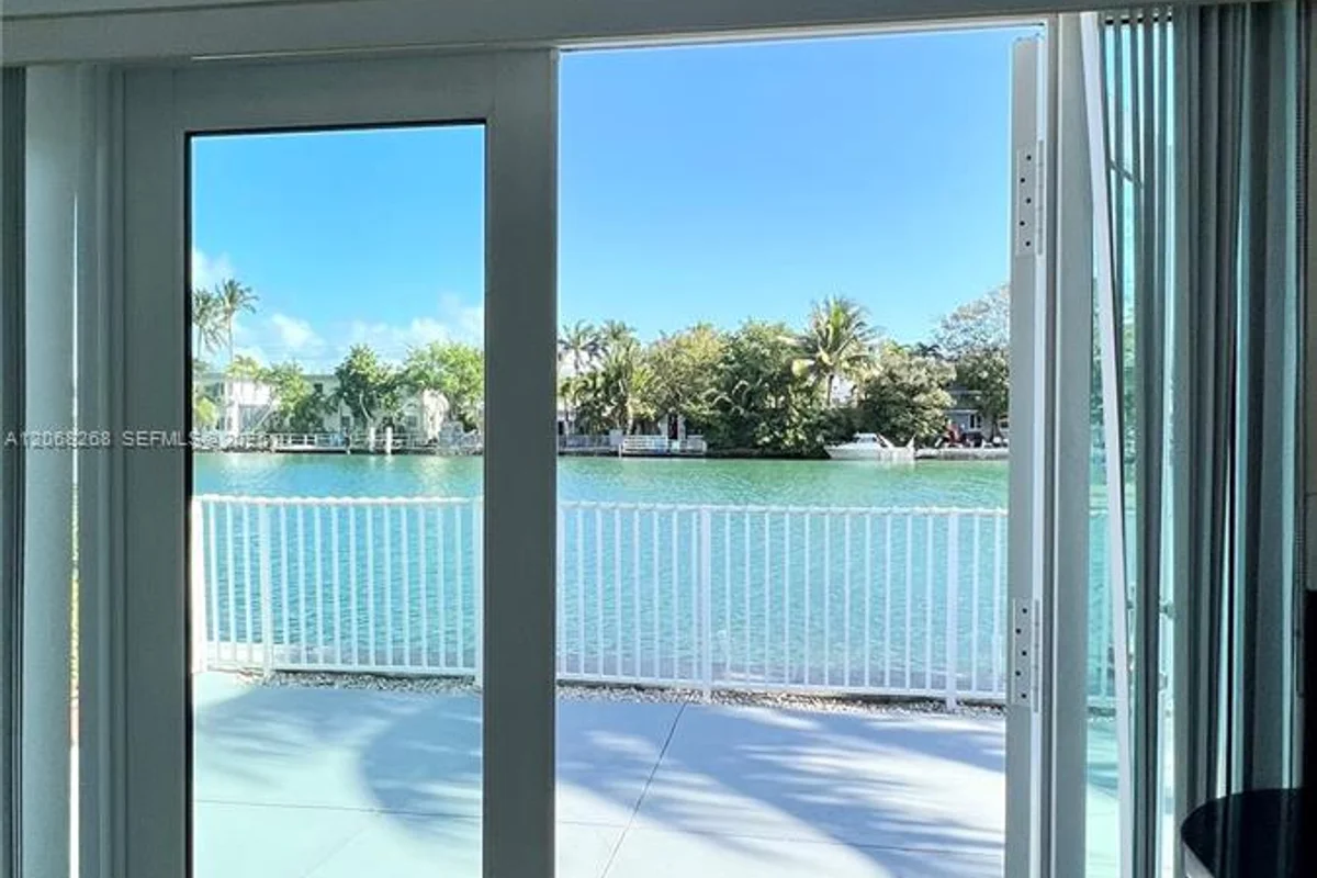 8227 Crespi Blvd #4, Miami Beach: photo 1 of 28