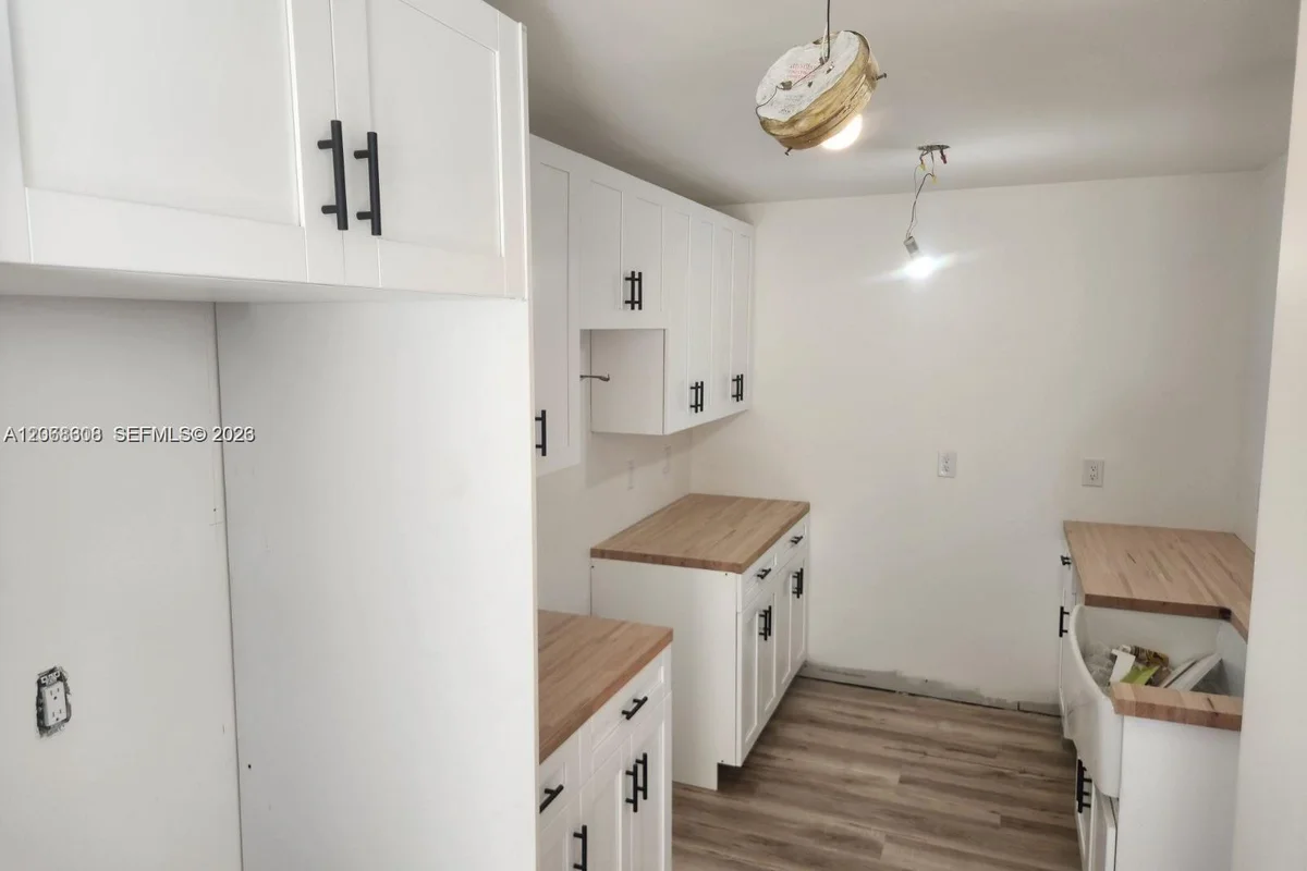 271 NE 12th Ave, Homestead: photo 1 of 9