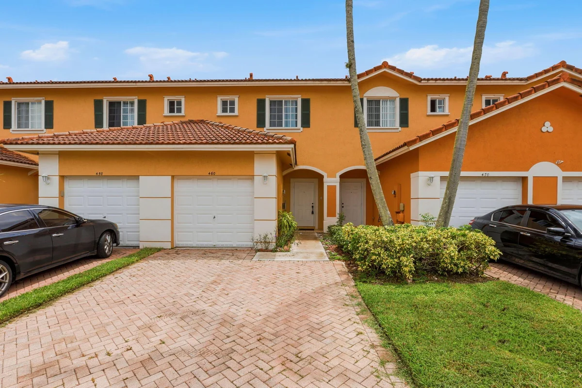 460 Princess Dr, Margate: photo 1 of 26