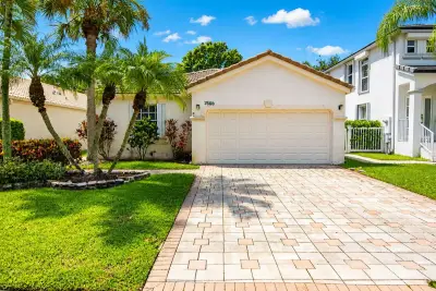 7666 Rockport Cir, Lake Worth: photo 1 of 64