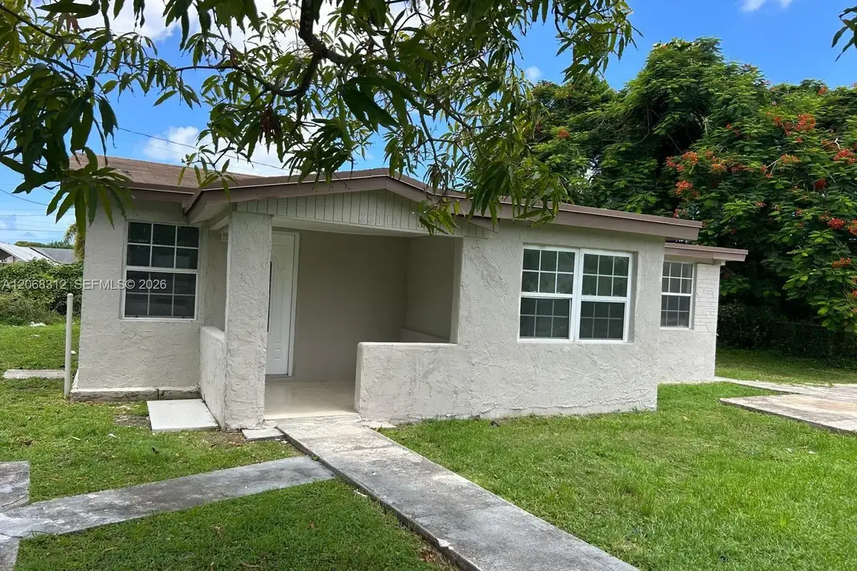 22115 SW 115th Ave, Miami: photo 1 of 17