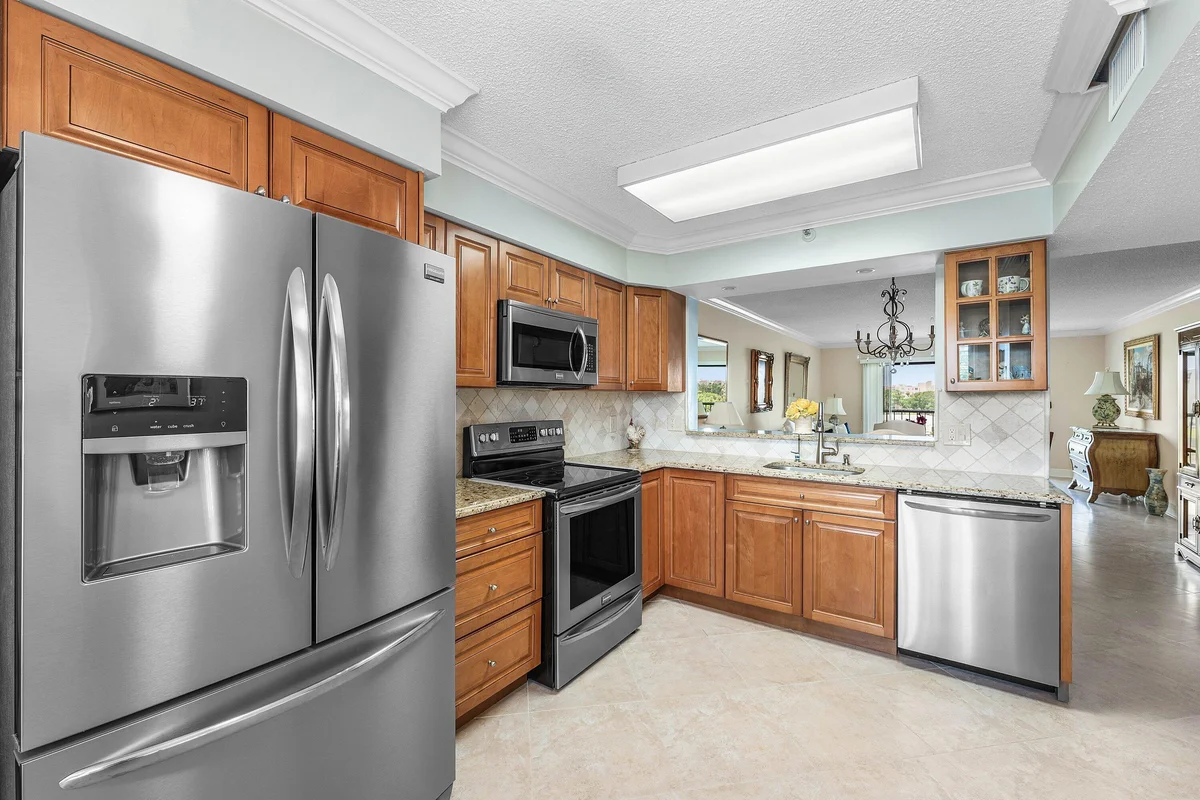 7076 Huntington Ln #502, Delray Beach: photo 1 of 59