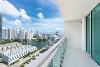 950 Brickell Bay Dr #2208, Miami: photo 1 of 24