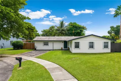 10331 SW 130th Ave, Miami: photo 1 of 35