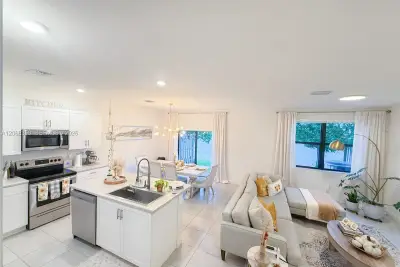 10095 SW 231 Ln, Miami: photo 1 of 32