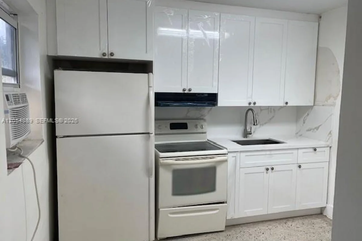 1793 NW 18th Ter #6, Miami: photo 1 of 16