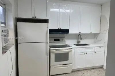 1793 NW 18th Ter #6, Miami: photo 1 of 16