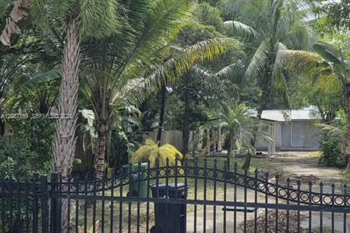 9407 NW 4th Ave, Miami: photo 1 of 1