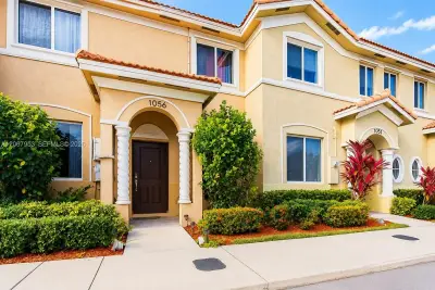 1056 SE 23rd Ave, Homestead: photo 1 of 10