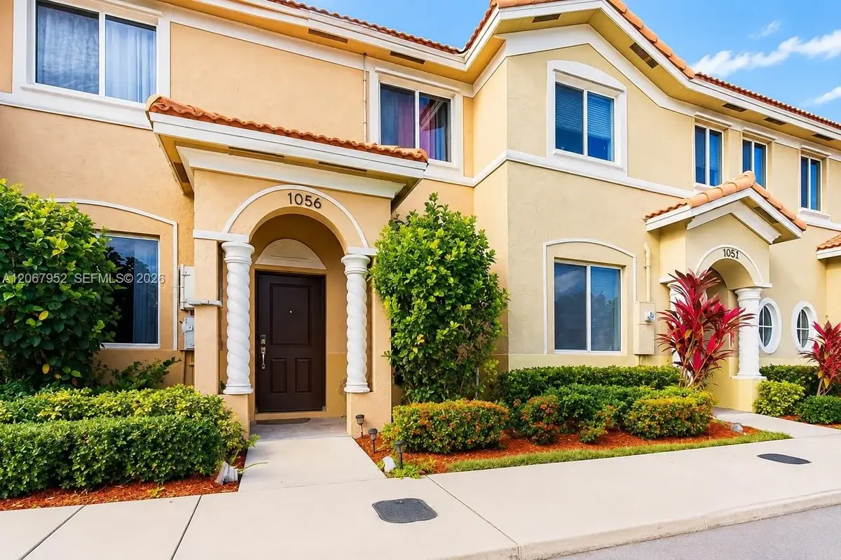 1056 SE 23rd Ave, Homestead: photo 1 of 9