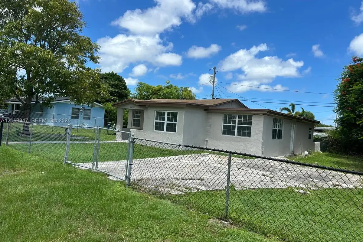 22115 SW 115th Ave, Miami: photo 1 of 18