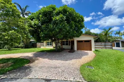 1785 NW 39th Pl, Oakland Park: photo 1 of 29