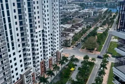5252 NW 85th Ave #1807, Doral: photo 1 of 9