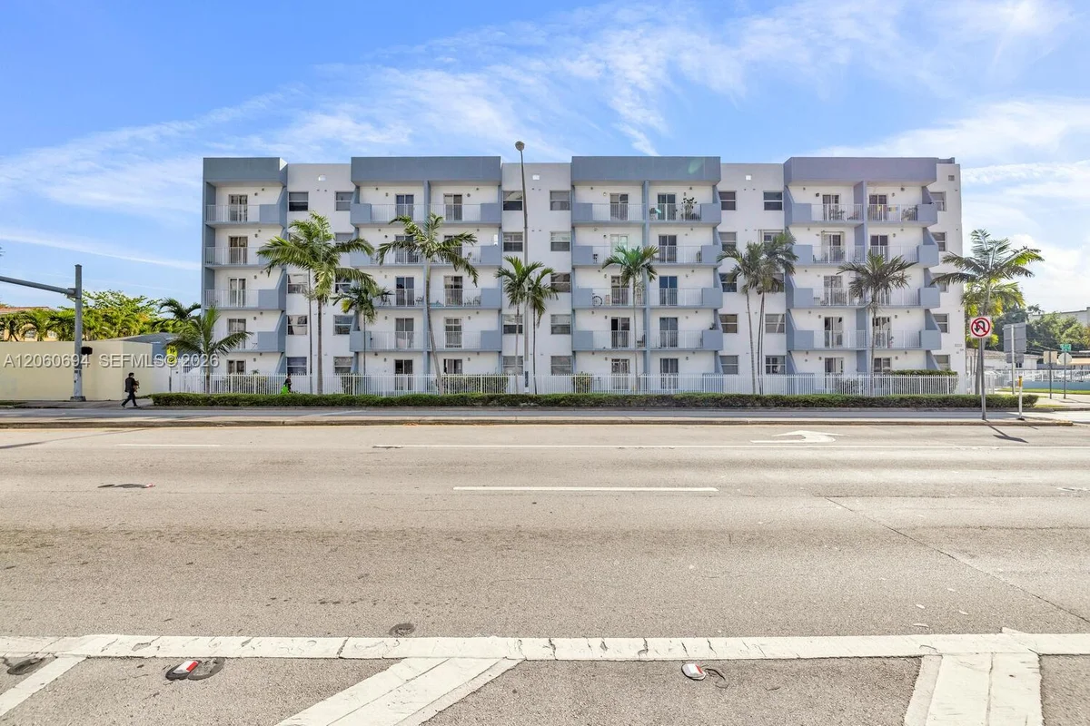 2575 SW 27th Ave #111, Miami: photo 1 of 15