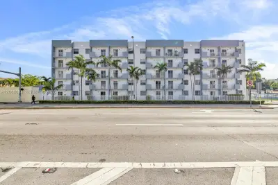 2575 SW 27th Ave #111, Miami: photo 1 of 15