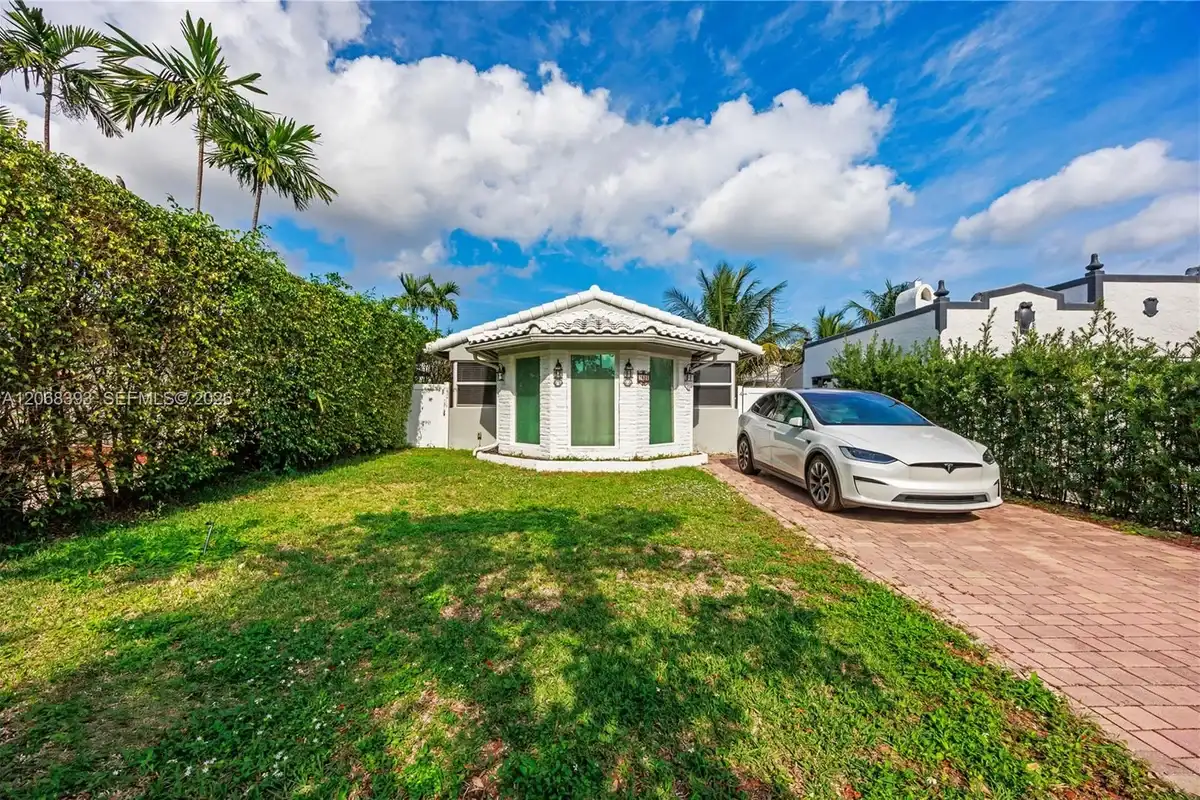 1523 Monroe St, Hollywood: photo 1 of 31