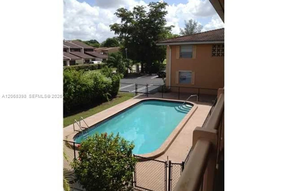 8704 NW 35th St #202, Coral Springs: photo 1 of 14