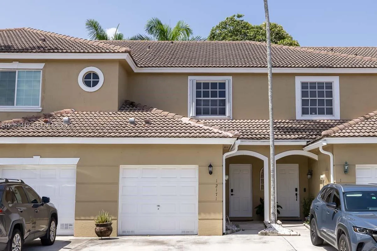 12171 SW 4th St, Pembroke Pines: photo 1 of 36