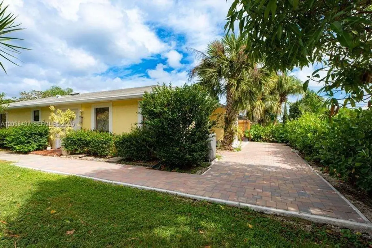 7507 N Ace Rd N, Lake Worth: photo 1 of 25
