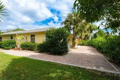 7507 N Ace Rd N, Lake Worth: photo 1 of 25