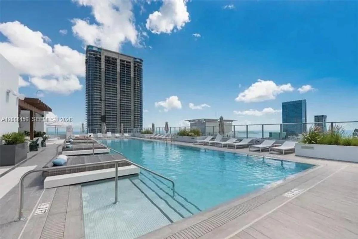 1010 SW 2nd Ave #1810, Miami: photo 1 of 1