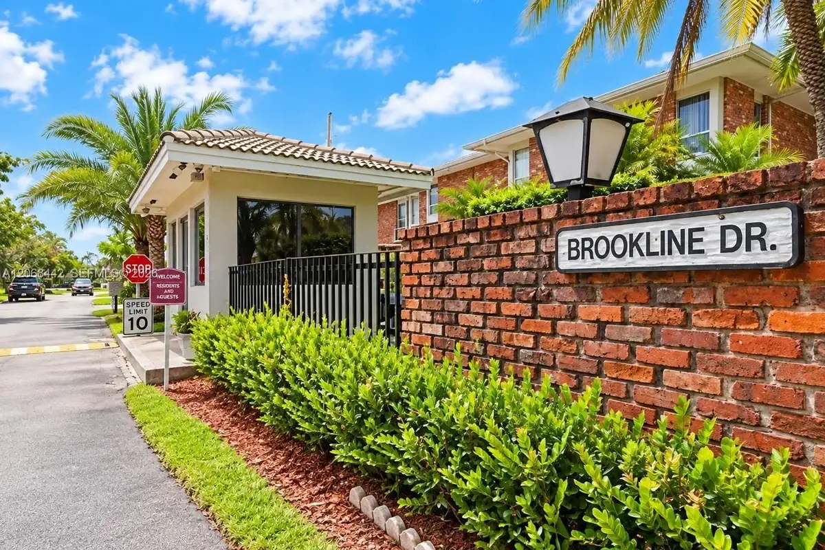 6812 Brookline Dr, Hialeah: photo 1 of 21