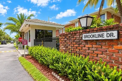 6812 Brookline Dr, Hialeah: photo 1 of 21